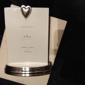 Hallmark Signature Silver 5x7 interchange heart glass photo on base